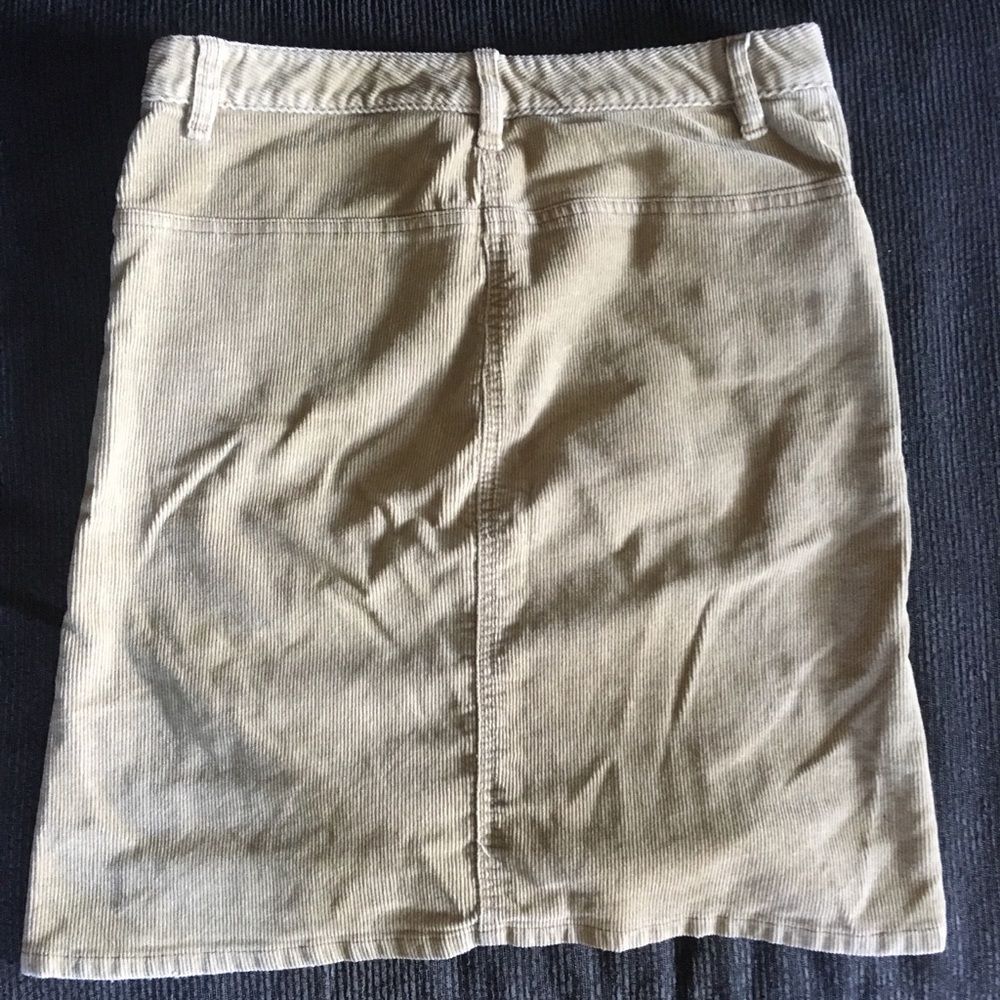 SOLD ๐๐AE corduroy skirt! Very flattering! - Picture 3 of 5